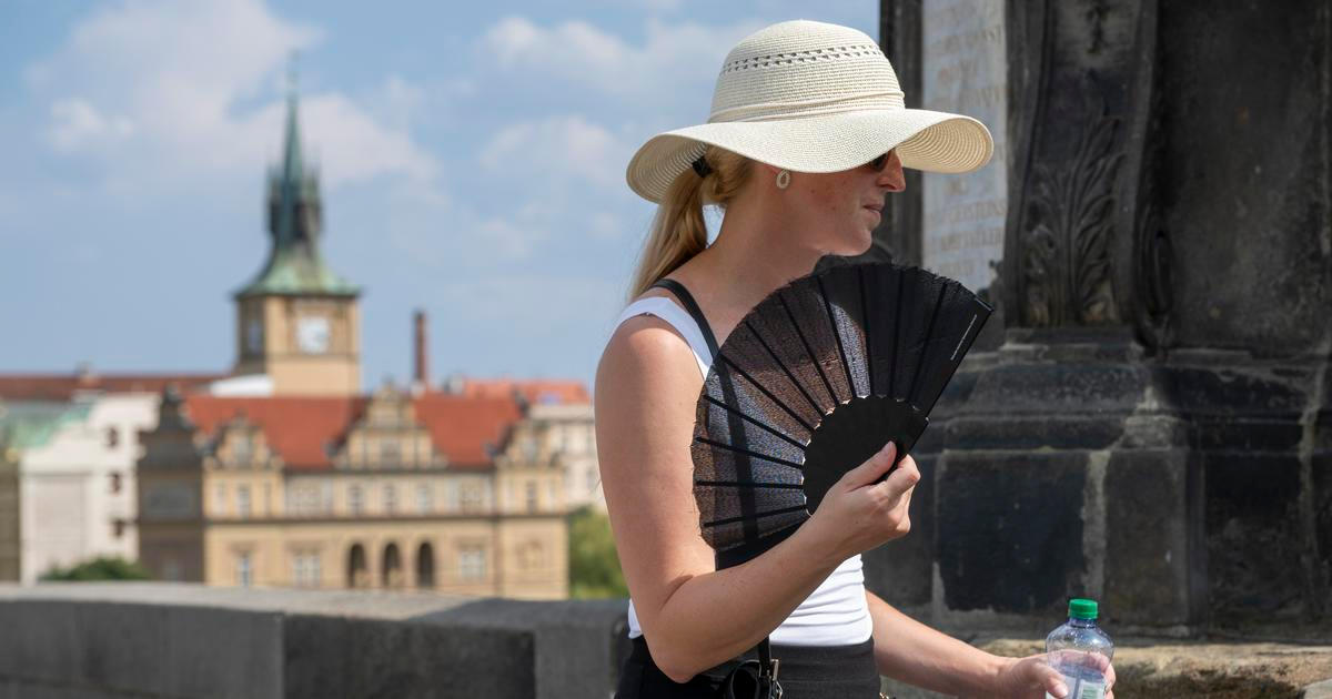 Závratě, nevolnost i poruchy vědomí. Palčivé vedro zaplnilo pražské nemocnice