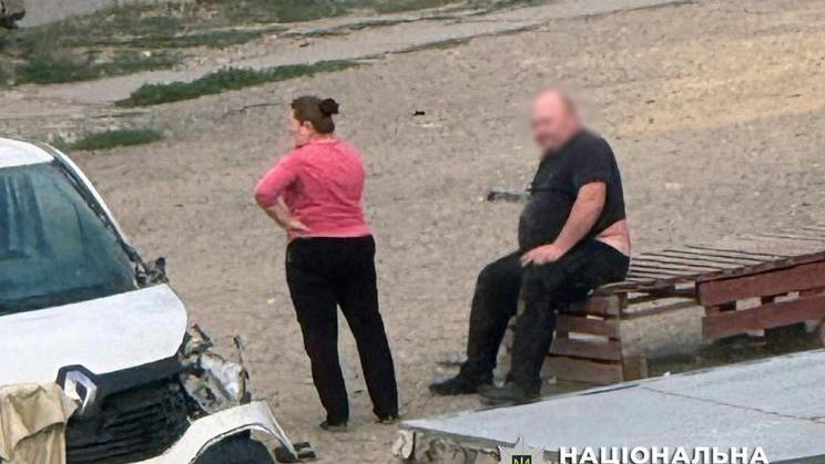 Ruský dron cíleně lovil muže prodávajícího zeleninu v Chersonu a explodoval vedle něj