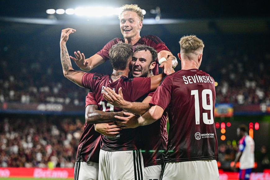 Sparta - Lyon 2:1. Letenští otočili zápas s favoritem a nakročili k postupu