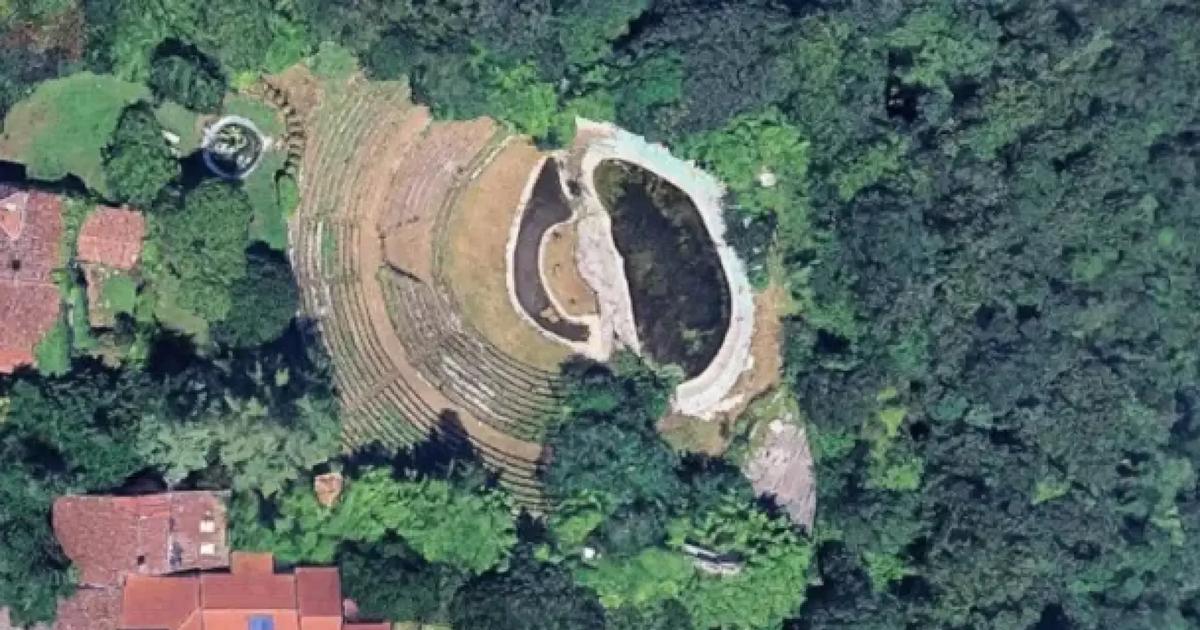 Ital postavil falešný amfiteátr a vybíral vstupné, městečko se ho chce zbavit