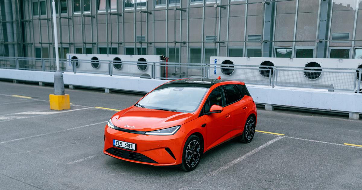 Elektromobil bez strachu z dojezdu. Super hybrid od BYD ujede bez tankování tisíc kilometrů