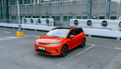 BYD Dolphin G DM-i je nejmenším a nejnovějším plug-in hybridem značky v Česku.