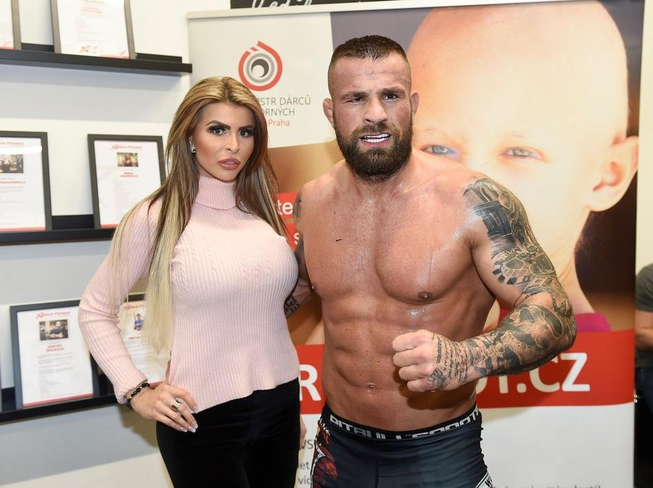 Karlos Vémola, Lela Ceterová