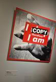 Z výstavy Hit by News, která je k vidění do 23. srpna 2026 v Centru současného umění DOX.