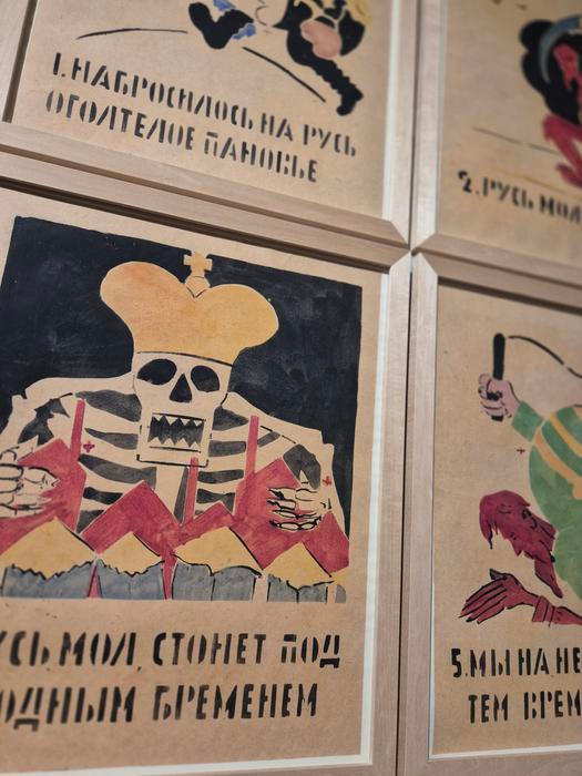Z výstavy Hit by News, která je k vidění do 23. srpna 2026 v Centru současného umění DOX.