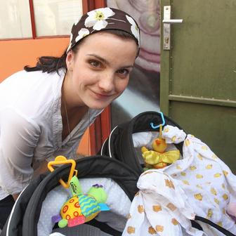 Míša Maurerová s Josífkem a Madelnkou jako miminky