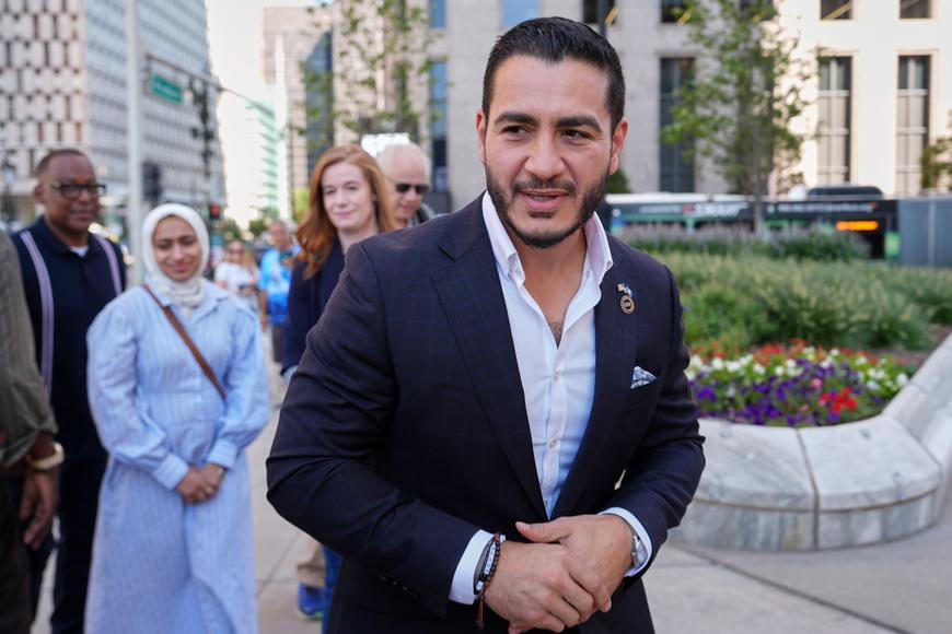 Progresivní El-Sayed v Michiganu vyhrál klíčové demokratické primárky do Senátu