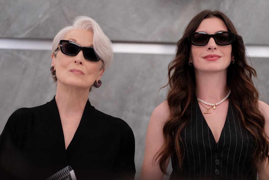 Meryl Streepová jako šéfka módního magazínu Runway Miranda a Anne Hathawayová v roli Andy ve filmu Ďábel nosí Pradu 2.