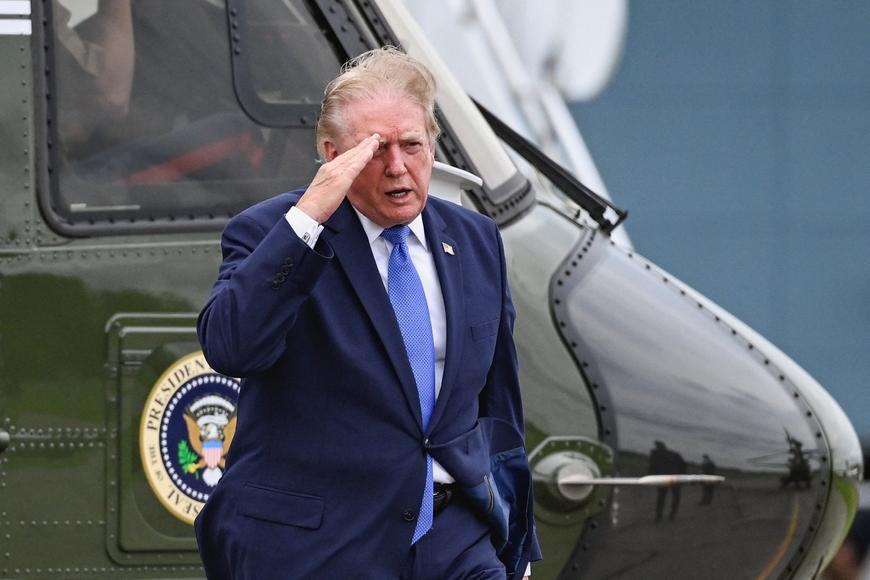 Jak to, že odstartovalo? Vrtulník s Trumpem byl příliš blízko civilního letadla
