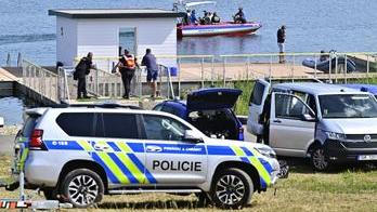 Jezero Most, kde policisté pátrají od úterního večera po silné bouřce po dvou mužích. Snímek z 5. srpna 2026.