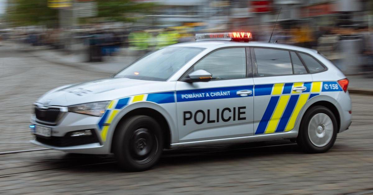 Policie pátrá po milovníku ořechů. Ukradl z obchodu 130 balení