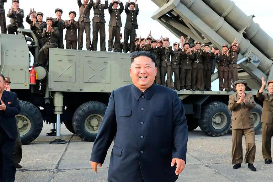 Stovka balistických střel pro Putina. „Rakeťák“ Kim posílá do Ruska raketovou jednotku