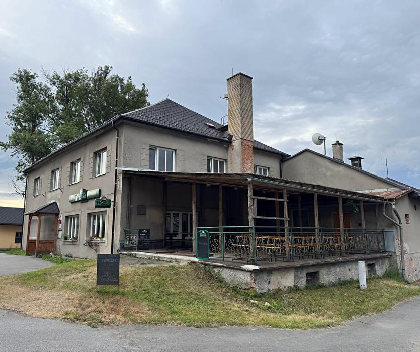 V Lichkově mají v u nádražky i možnost turistického ubytování, které je skromné, ale čisté a příjemné. Hned vedle nádraží, kde staví také Baltic express, se buduje muzeum Výtopna Dolní Lipka.