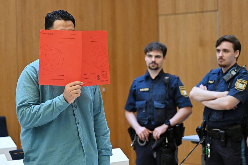 Afghánec najel do davu a zabil dva lidi, aby ukázal, že je dobrým muslimem. Dostal doživotí