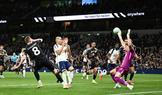 Antonín Kinský v brance Tottenhamu v zápase proti Leedsu