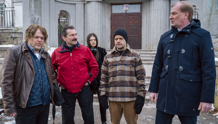 David Novotný, Ondřej Vetchý, Leona, Jiří Mádl a Martin Pechlát ve filmu 6 gramů.