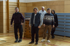 Ondřej Vetchý, David Novotný, Martin Pechlát, Jiří Mádl a Leona ve filmu 6 gramů (2026).