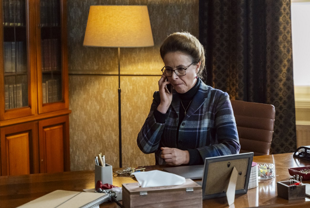 Lenka Vasáková jako ředitelka školy ve filmu 6 gramů (2026).