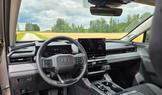 RAV4 se nabízí jako hybrid nebo plug-in hybrid, v obou případech je na výběr pohon předních nebo všech kol. Do testu dorazila hybridní čtyřkolka.