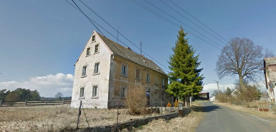 Z domu, který si Petr Makovec pamatoval z dětství, zůstala před rekonstrukcí téměř ruina.