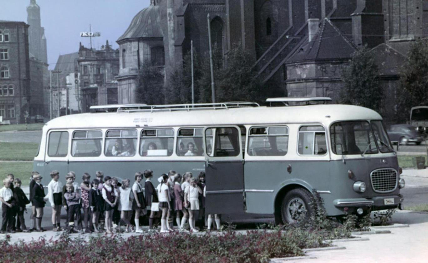 Jelcz 043 je meziměstská verze licenční kopie Škody 706 RTO.