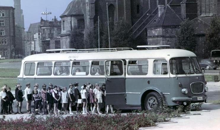 Jelcz 043 je meziměstská verze licenční kopie Škody 706 RTO.