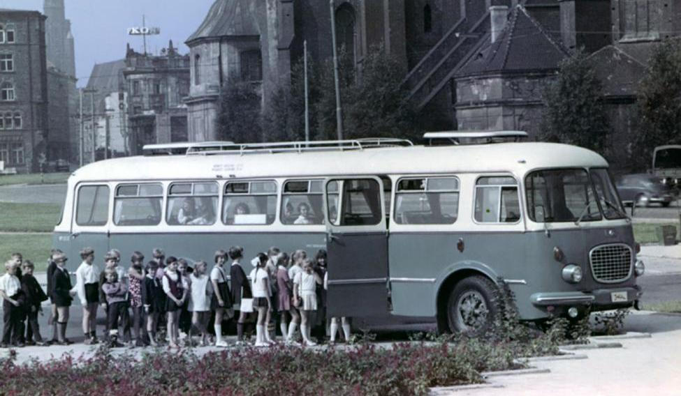 Jelcz 043 je meziměstská verze licenční kopie Škody 706 RTO.
