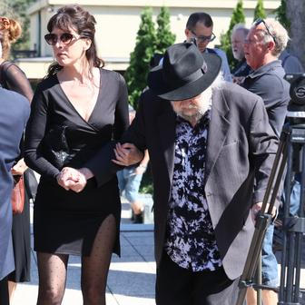 Poslední rozloučení se zesnulým výtvarníkem, hudebníkem a pedagogem Milanem Knížákem.