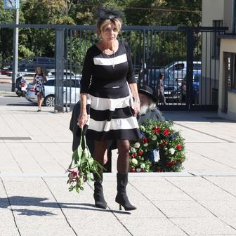 Poslední rozloučení se zesnulým výtvarníkem, hudebníkem a pedagogem Milanem Knížákem.