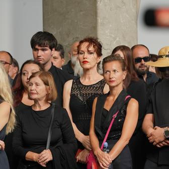 Poslední rozloučení se zesnulým výtvarníkem, hudebníkem a pedagogem Milanem Knížákem.