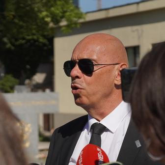 Poslední rozloučení se zesnulým výtvarníkem, hudebníkem a pedagogem Milanem Knížákem.