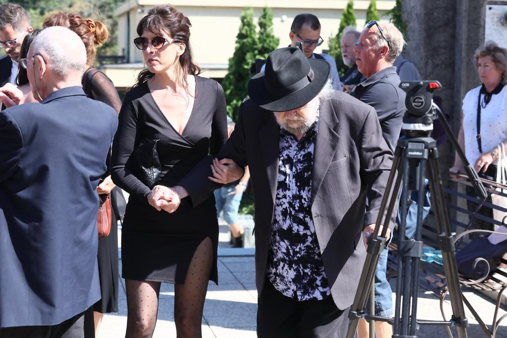 Poslední rozloučení se zesnulým výtvarníkem, hudebníkem a pedagogem Milanem Knížákem.