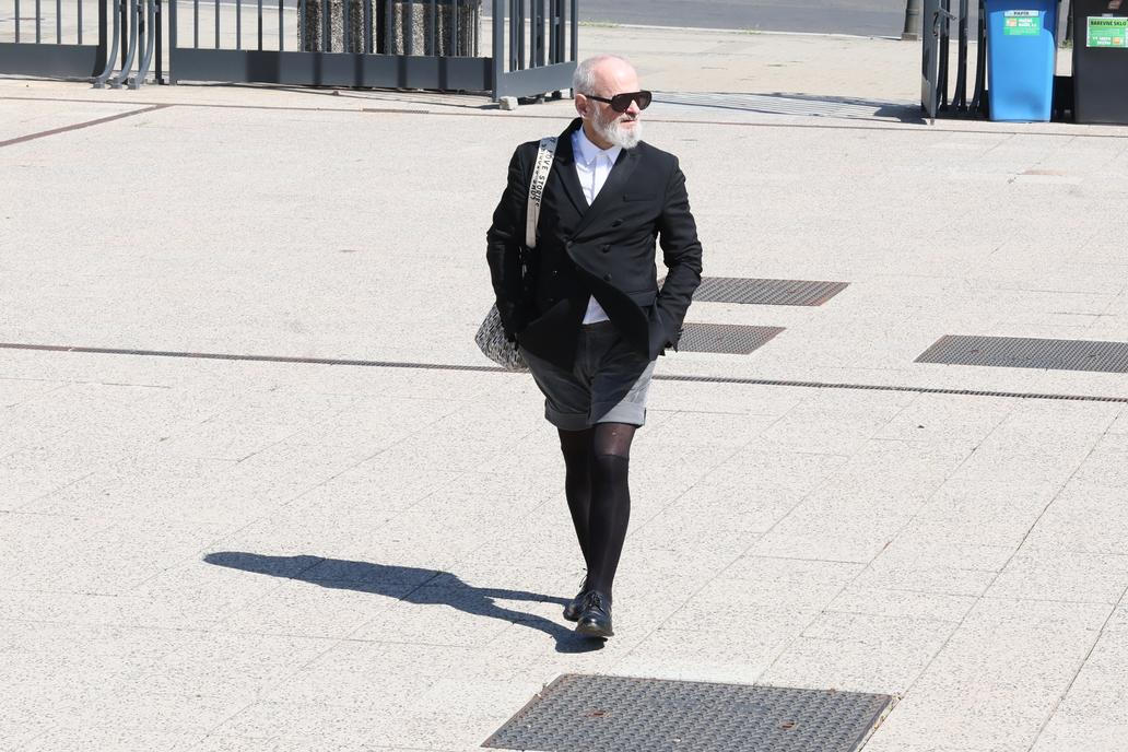 Poslední rozloučení se zesnulým výtvarníkem, hudebníkem a pedagogem Milanem Knížákem.