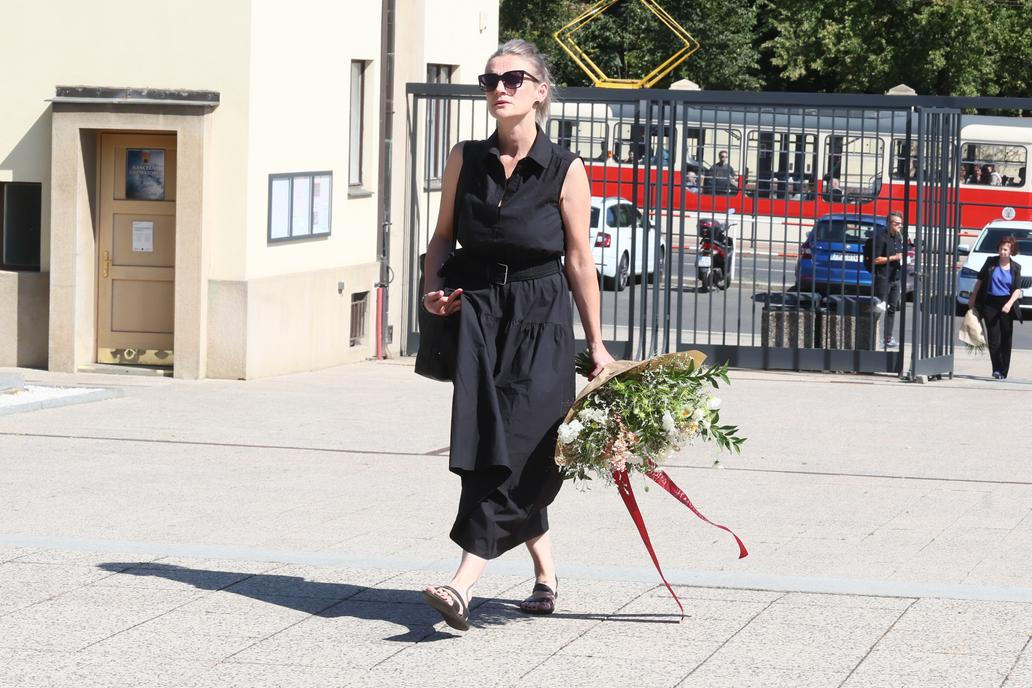 Poslední rozloučení se zesnulým výtvarníkem, hudebníkem a pedagogem Milanem Knížákem.