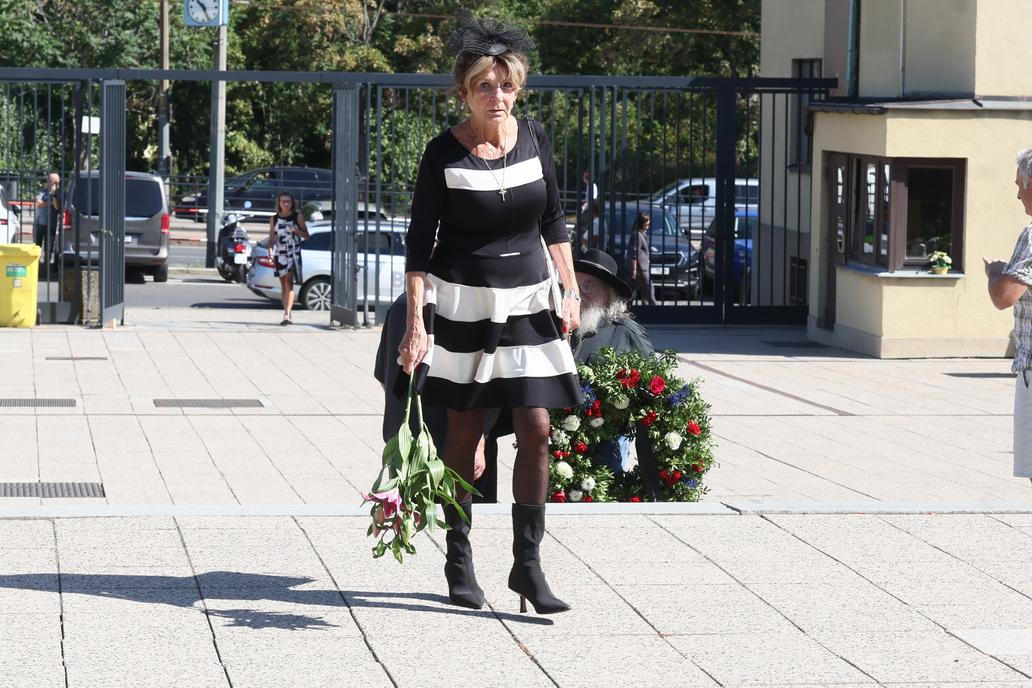 Poslední rozloučení se zesnulým výtvarníkem, hudebníkem a pedagogem Milanem Knížákem.
