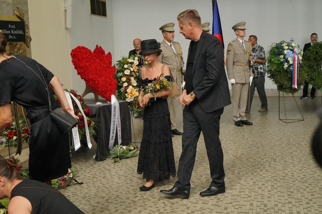 Poslední rozloučení se zesnulým výtvarníkem, hudebníkem a pedagogem Milanem Knížákem.