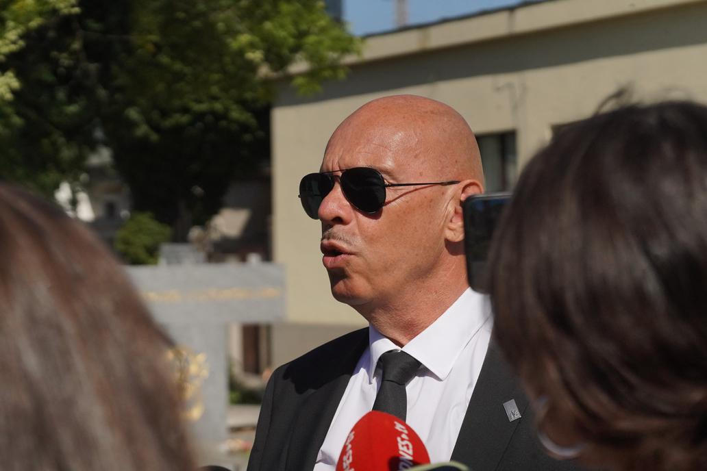 Poslední rozloučení se zesnulým výtvarníkem, hudebníkem a pedagogem Milanem Knížákem.