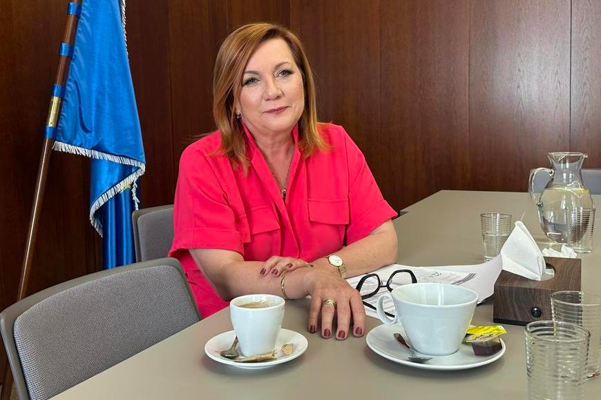 Chtějí vrátit, co Schillerová slíbila. Důchodci houfně volají penzijním společnostem