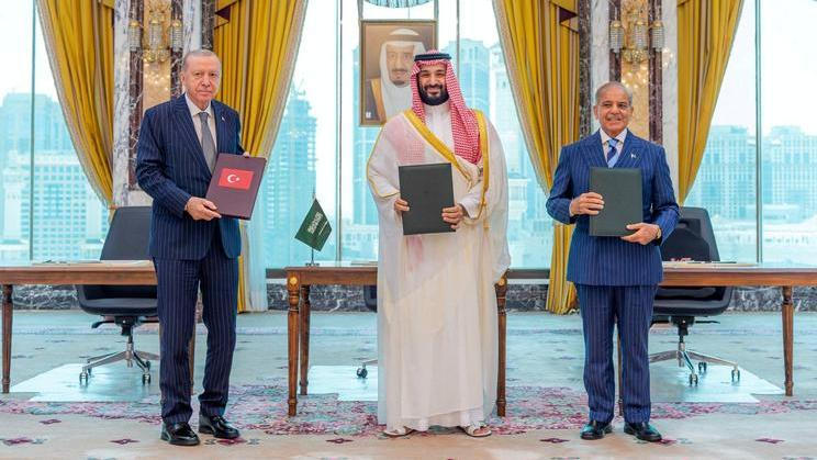 Saudi Arabia, Turkey and Pakistan sign joint defence deal in Mecca