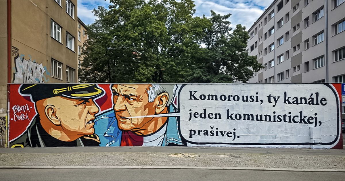„Kanále jeden komunistickej.“ Ultras Slavie útočí na Komorouse, šéf Tvrdík reaguje