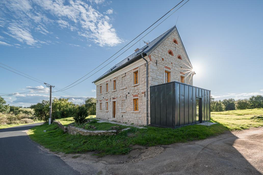 Dům byl postaven v roce 1852 zaměstnancem místního kamenolomu a jeho rodinou; ta v něm žila po několik generací. 