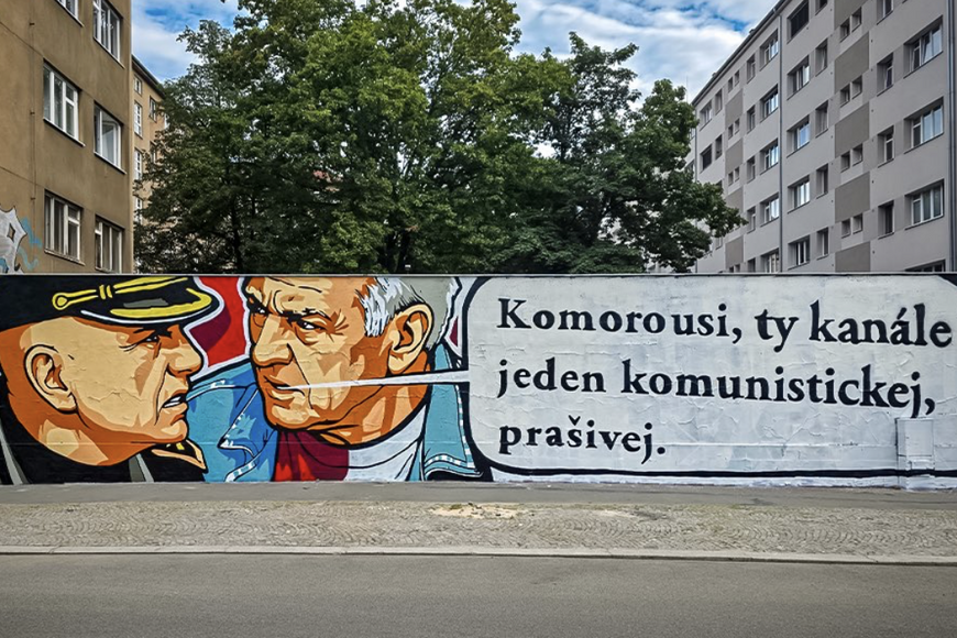 Ultras Slavie namalovali nechtěného expolicistu ze svého klubu. Tvrdík reagoval
