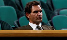 Roger Federer sleduje zápas Jiřího Lehečky s Alexandrem Zverevem