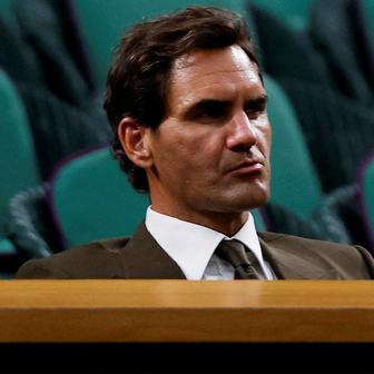 Roger Federer sleduje zápas Jiřího Lehečky s Alexandrem Zverevem