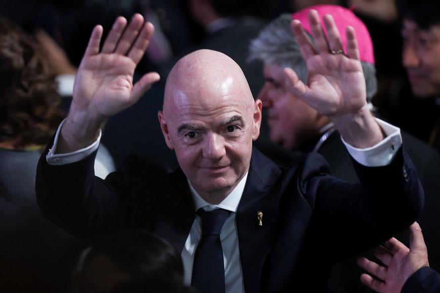 Další skandál mocného Infantina. Údajná milenka měla dostat peníze od UEFA