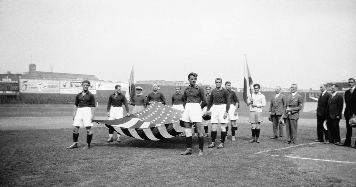 Sparta na turné v USA zažila ovace, bitku i naprostý bizár. Obránce Hojera nakopl rozhodčí