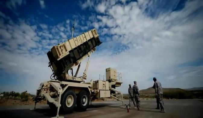Raketový systém Patriot umí současně odpálit více typů střel, které odpovídají dané hrozbě