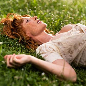 Vica Kerekes ve filmu Léčivé účinky sebeklamu (2026). 