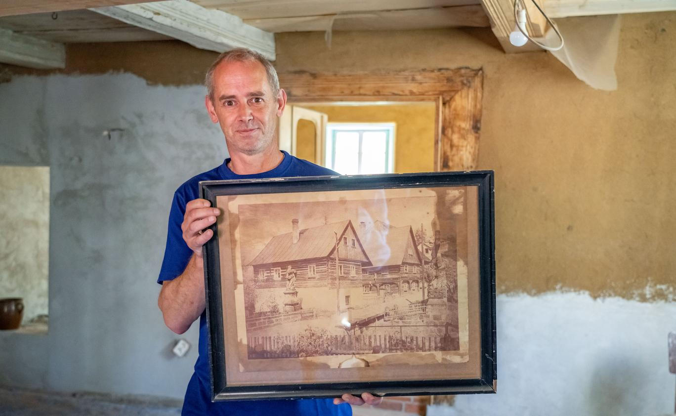 Když David Wedlich se sestrou dům v roce 1997 zdědili po otci, roubená část už byla kvůli zatékání neobyvatelná. 