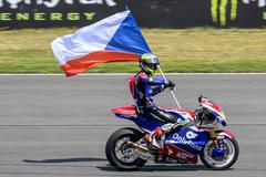 Filip Salač slaví třetí místo v závodě Moto2 v rámci VC České republiky v Brně 2026.